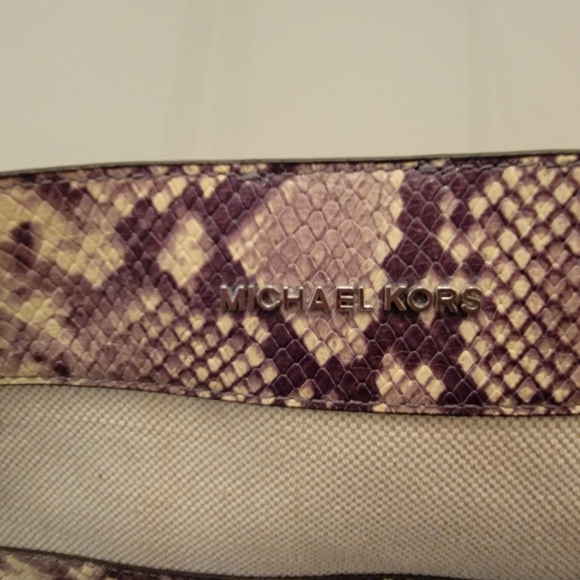 Michael Korrs purse with cosmetic bag and cover - Picture 5 of 7